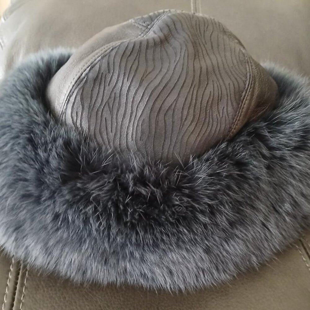 Real FOX Fur trimmed Hat Blue Gray color fits M-L-see my other fur in my closet!